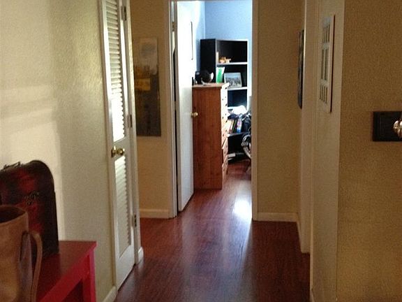 4th image of 18 Yardis Ct