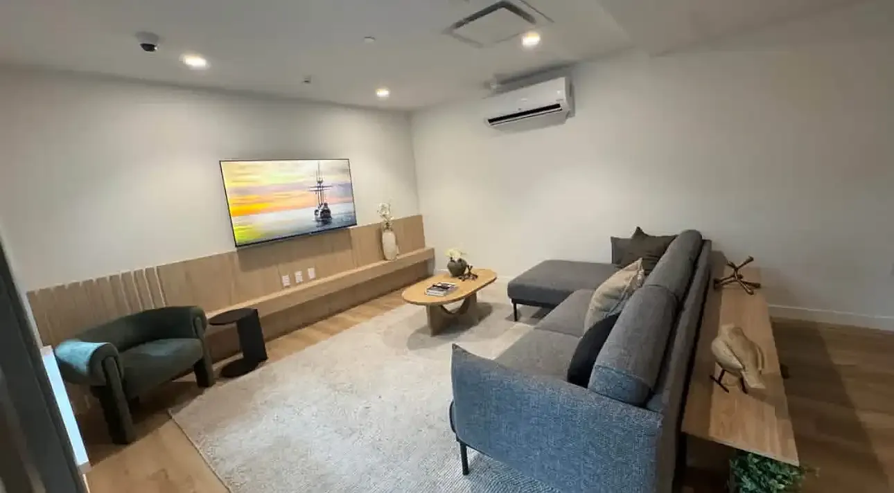 1 bed, 576 sqft, $2,145 — Photo 4