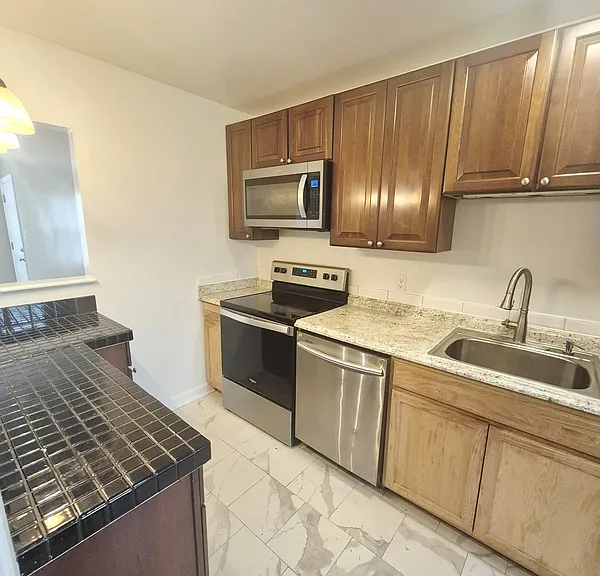 2404 Barracks Ct #1 — Photo 7