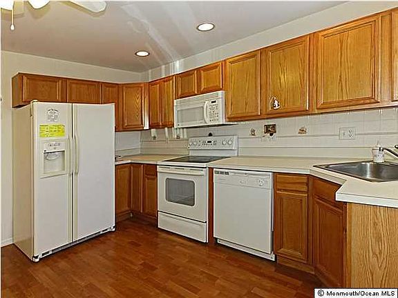 5th image of 601 Lake Point Drive #A