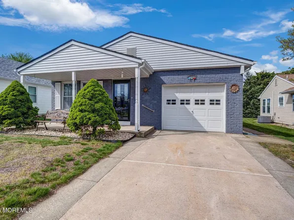 49 Trent Drive, Toms River, NJ 08757