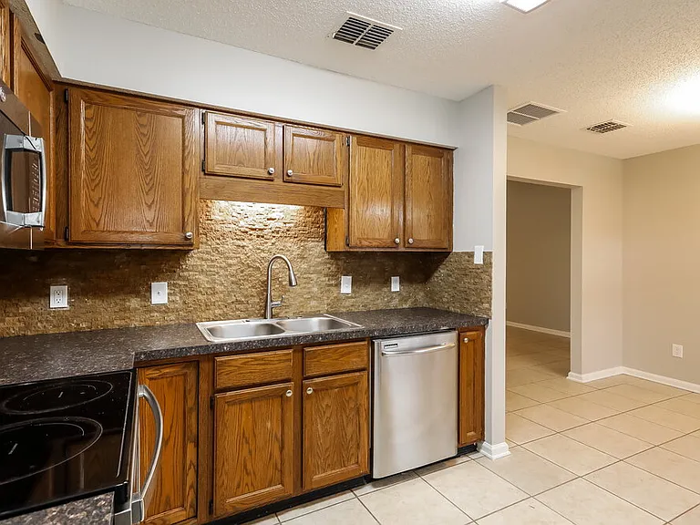 1804 Sherwood Dr — Photo 9