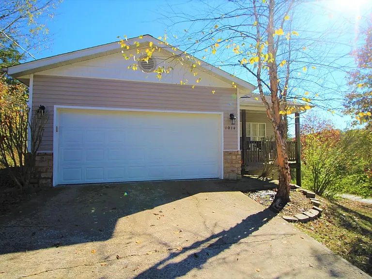 1014 Homestead Rd — Photo 2