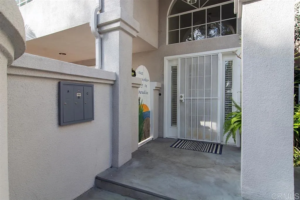 3 bed, 2.5 bath, 2358 sqft, $9,500 — Photo 3