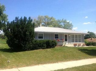805 Greenmeadow Dr, Waukesha, WI 53188