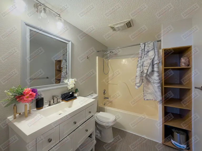 103 W 7th St — Photo 5
