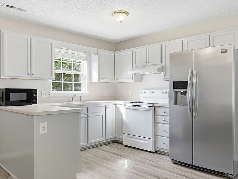 303 Louise Ave — Photo 7