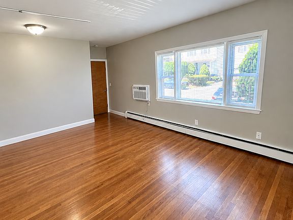 2nd image of 398 Newton St APT 2