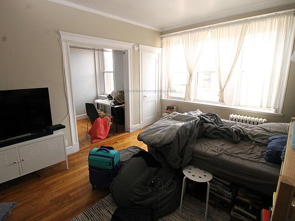 4th image of 1637 Commonwealth Ave #101