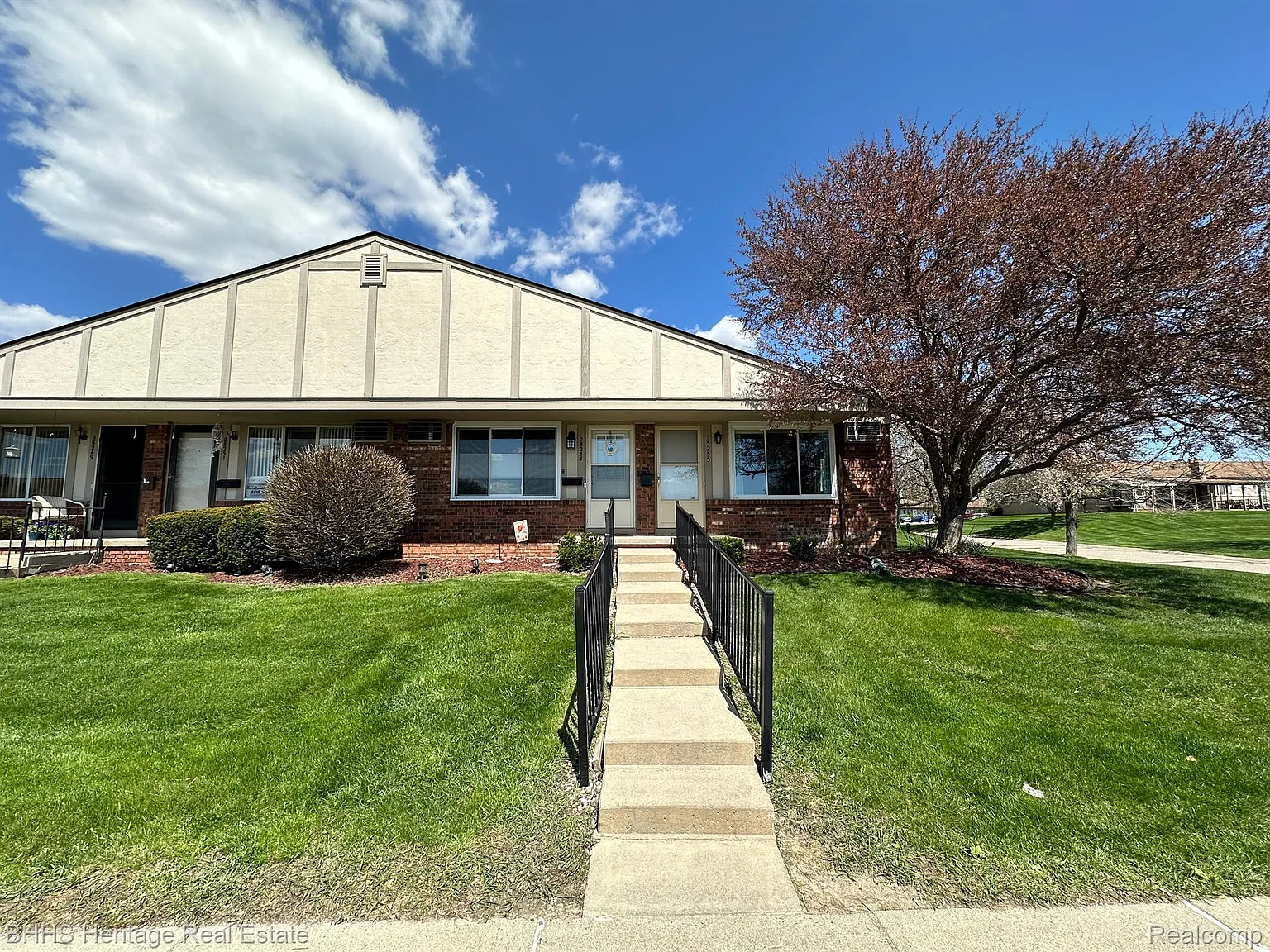 25255 Franklin Ter photo 1