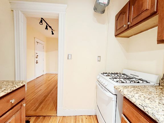4th image of 15 Park Dr APT 7