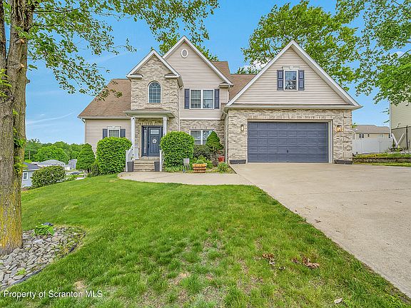 4th image of 204 Red Oak Dr