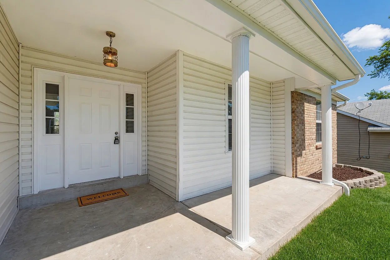 5 bed, 2600 sqft, $4,600 — Photo 4