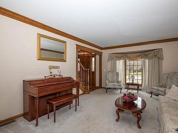 4th image of 2591 Meadowlark Dr