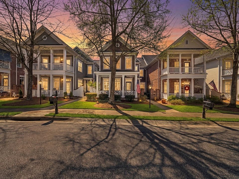 1st image of 9 Rivoli Ln