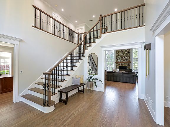 5th image of 658 N Scottsvale Ln