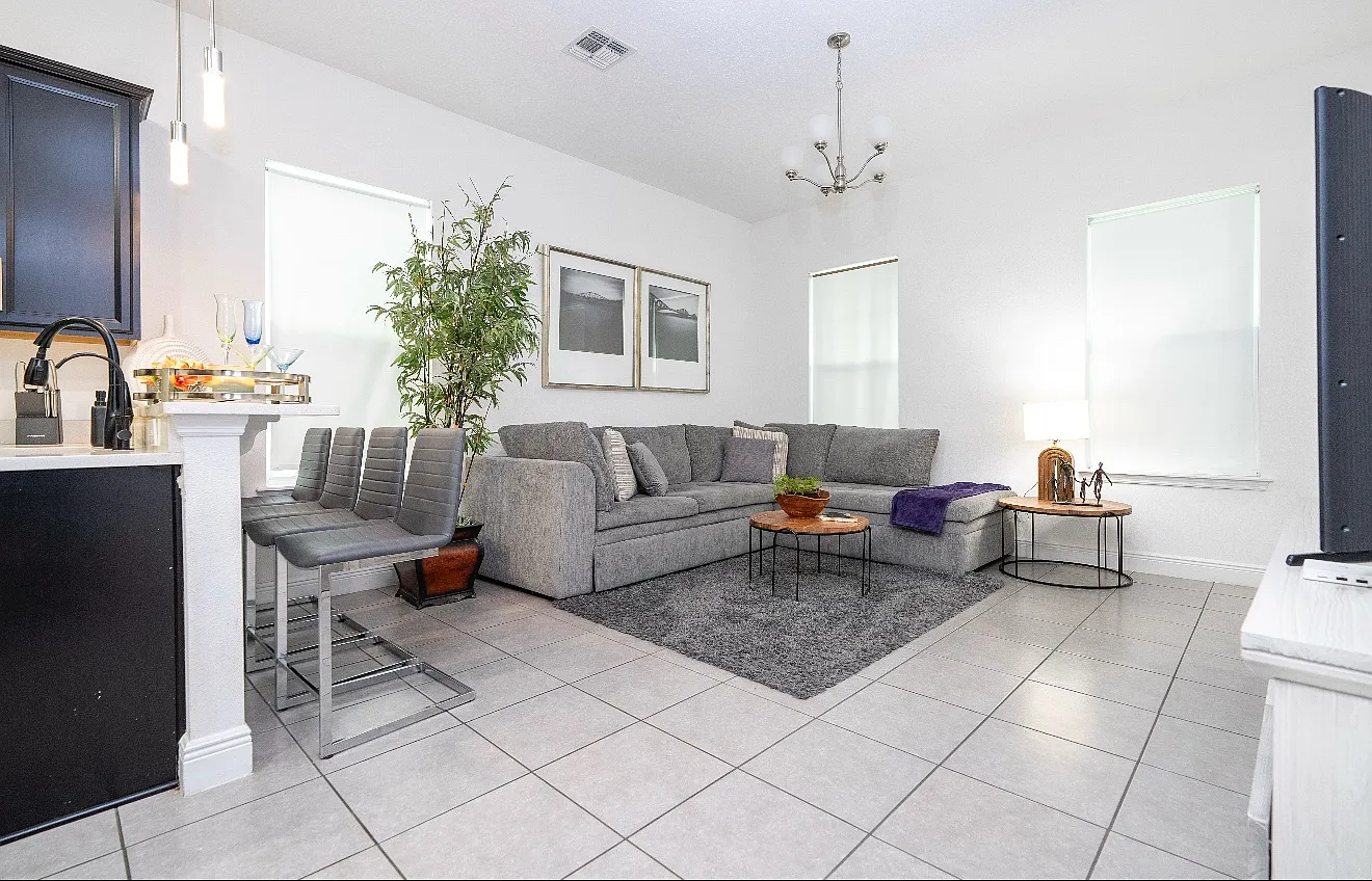 3 bed, 2.5 bath, 1868 sqft, $2,990 — Photo 3