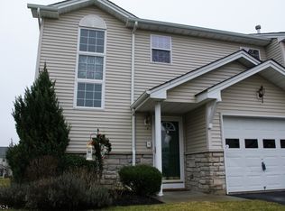 16 Winding Way, Hamburg, NJ 07419