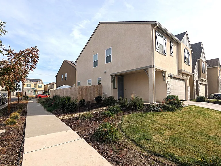 4244 Rutherford Ave — Photo 2