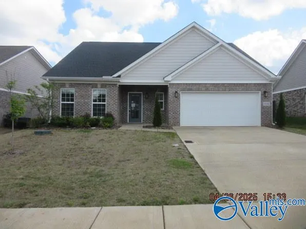 114 Harvest Moon Dr, Harvest, AL 35749