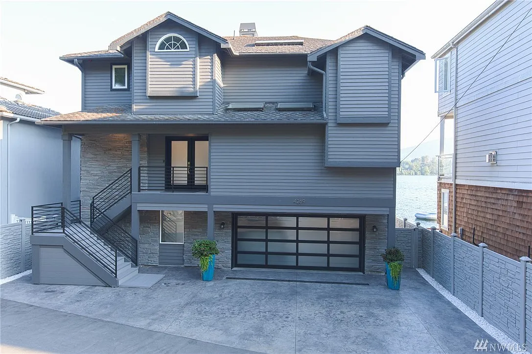 4269 E Lake Sammamish Shore Ln SE photo 1