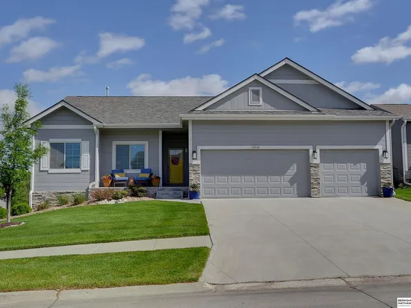 16534 Hanover St, Bennington, NE 68007