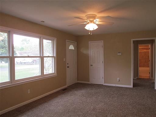 4th image of 218 Rebecca Ln