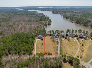 6 W Bend Dr, Gasburg, VA 23857