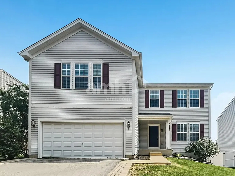 3229 Kenilworth Ln — Photo 1