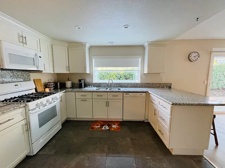 2074 Caraway St — Photo 7