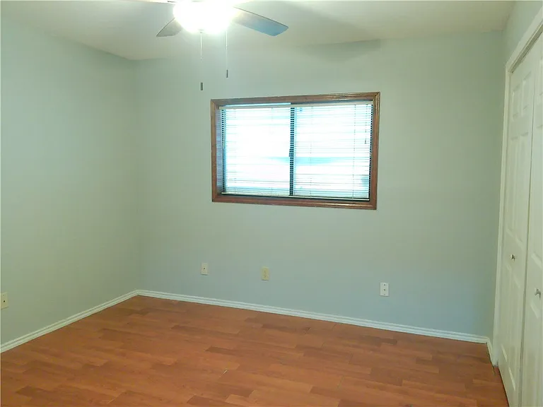 5230 Edinburg Cir — Photo 11