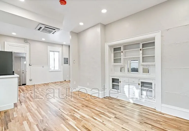 252 N Lincoln St #3 — Photo 2