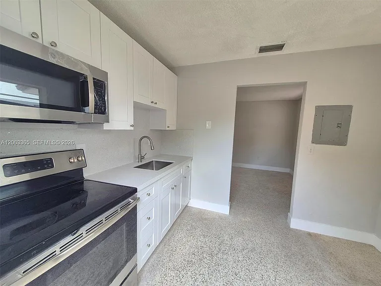 1715 SW 4th St #1717 — Photo 9