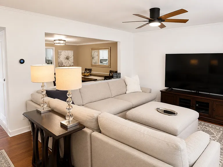 1012 James Madison Cir — Photo 20