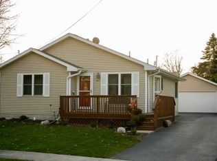 105 S Fremont St, Creston, IL 60113