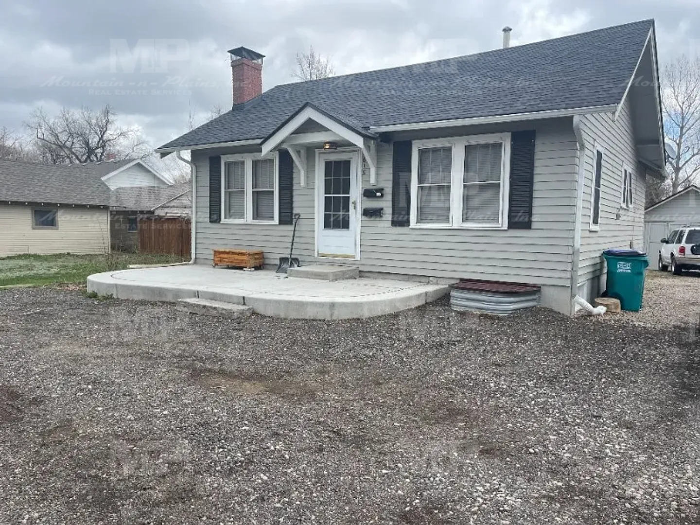 2 bed, 1.0 bath, 832 sqft, $1,395 — Photo 2