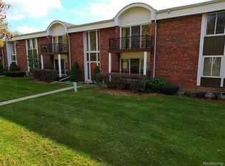 29473 Bobrich St #74, Livonia, MI 48152