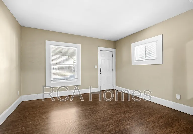 4118 E Washington St — Photo 7