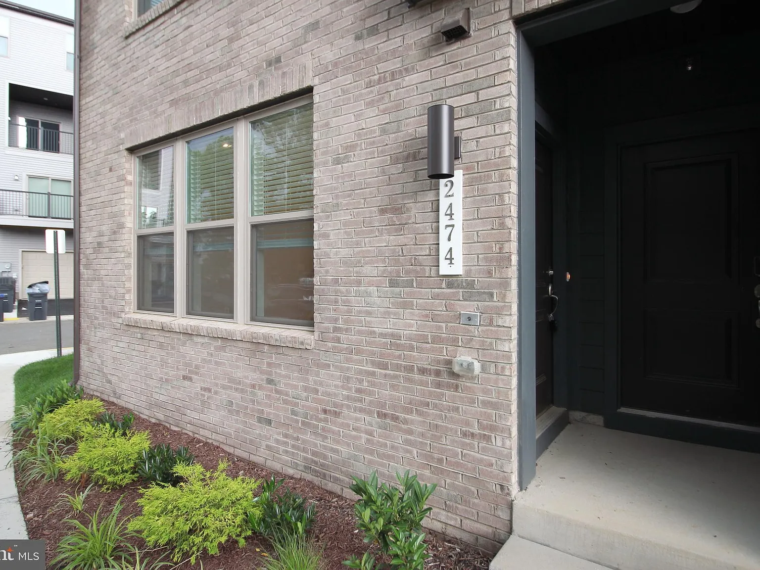 2 bed, 2.5 bath, 1560 sqft, $2,995 — Photo 2