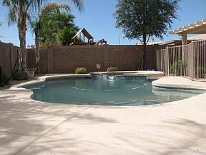 4th image of 1065 E Crescent Ct