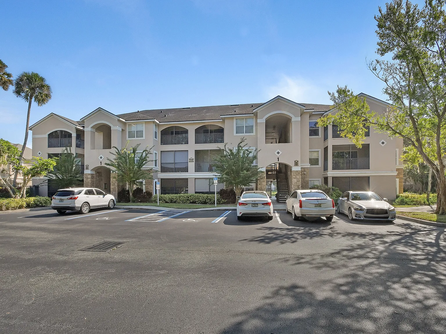 940 Village Trl — Photo 1