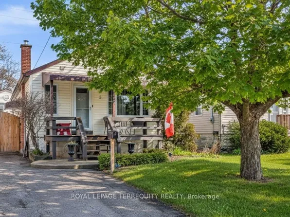 5 Acorn Ave, Toronto, ON M9B 3P7