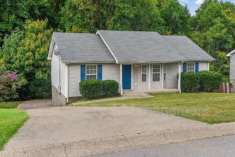 3 bed, 2.0 bath, 2164 sqft, $1,800 — Photo 3