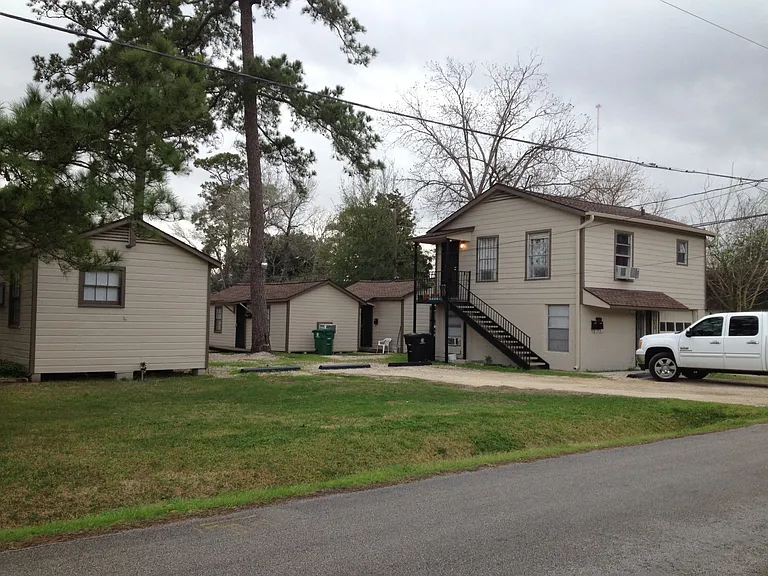 4321C Hain St — Photo 2