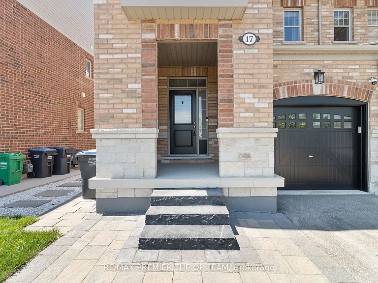 17 True Blue Cres — Photo 2