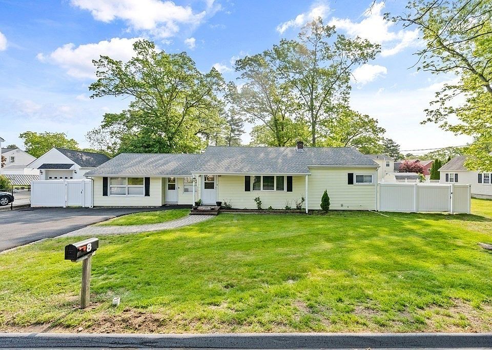 1st image of 8 Mohawk Rd