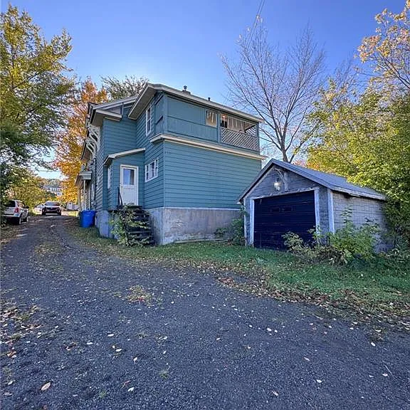 393 Adelaide St — Photo 2