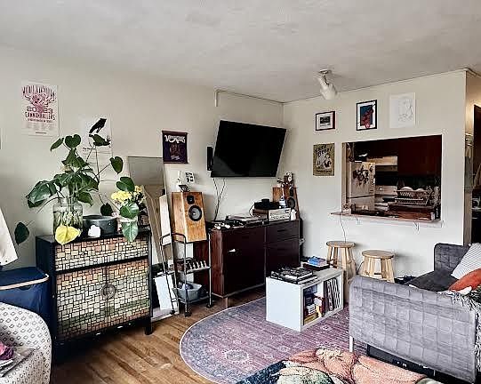 2nd image of 20 Radcliffe Rd APT 408