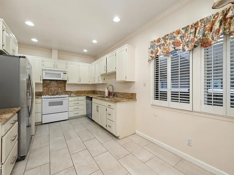 111 S Orange Grove Blvd #309 — Photo 17