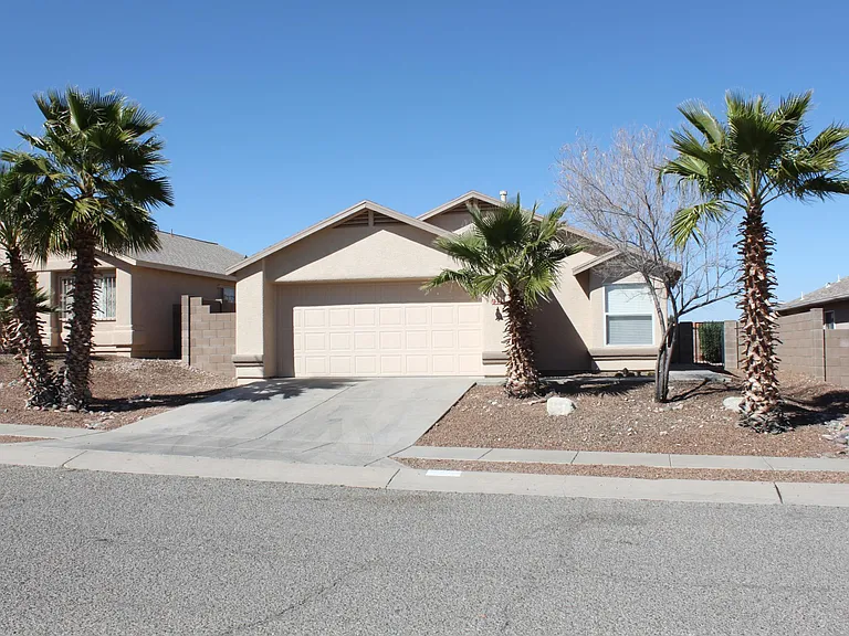 1233 N Thunder Ridge Dr — Photo 1